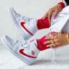 ⁦AIR JORDAN 1 MID UNIVERSITY RED⁩ – תמונה ⁦6⁩