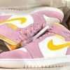 ⁦AIR JORDAN 1 MID ARCTIC PINK⁩ – תמונה ⁦6⁩