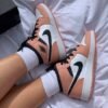 ⁦AIR JORDAN 1 MID PINK QUARTZ⁩ – תמונה ⁦7⁩