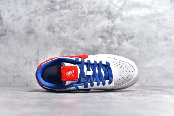 ⁦Nike SB DUNK LOW YEAR OF THE RABBIT WHITE RABBIT CANDY WHITE/CRIMSON/VARSITY ROYAL/SAIL FD4203-161⁩ – תמונה ⁦16⁩