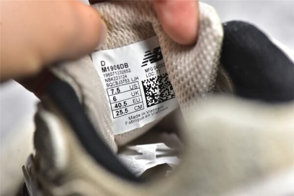 ⁦NB (NEW Balance) 1906D PROTECTION PACK RUNNING SHOES TURTLEDOVE/BLACK/BONE M1906DB⁩ – תמונה ⁦5⁩
