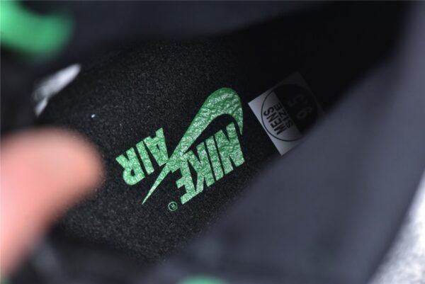 ⁦Nike AIR JORDAN 1 RETRO HIGH OG BLACK/LUCKY GREEN/WHITE DZ5485-031⁩ – תמונה ⁦3⁩