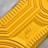 ⁦Nike AIR FORCE 1 LOW LEMONADE X OFF-WHITE UNIVERSITY GOLD/BLACK/METALLIC SILVER DD1876-700⁩ – תמונה ⁦6⁩