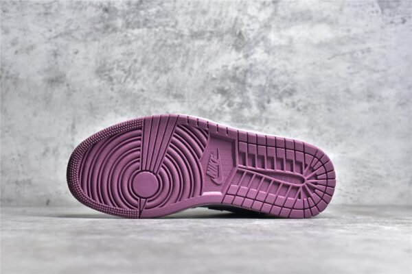 ⁦Nike AIR JORDAN 1 LOW INTERNATIONAL WOMEN'S DAY AMETHYST WAVE/CANYON PURPLE/OLIVE AURA DR8057-500⁩ – תמונה ⁦15⁩
