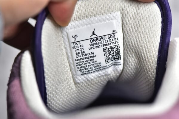 ⁦Nike AIR JORDAN 1 LOW INTERNATIONAL WOMEN'S DAY AMETHYST WAVE/CANYON PURPLE/OLIVE AURA DR8057-500⁩ – תמונה ⁦4⁩