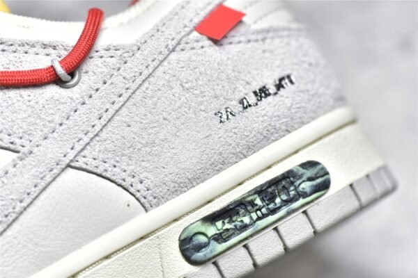 ⁦Nike OFF-WHITE X SB DUNK LOW LOT 33 OF 50 SAIL/NEUTRAL GREY/CHILE RED DJ0950-118⁩ – תמונה ⁦8⁩