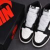 ⁦נייק אייר ג'ורדן 1 רטרו גבוה OG 'מוקה כהה' - Nike Air Jordan 1 Retro High OG 'Dark Mocha'⁩ – תמונה ⁦5⁩