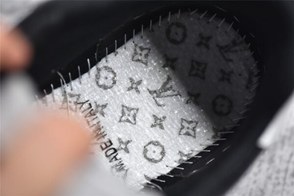 ⁦LOUIS VUITTON (LV) TRAINER 2021SS SNEAKERS BLACK/WHITE/SILVER⁩ – תמונה ⁦2⁩