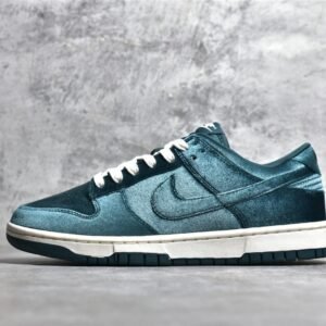 Nike SB DUNK LOW GREEN VELVET DARK ATOMIC TEAL/DARK ATOMIC TEAL/SAIL DZ5224-300
