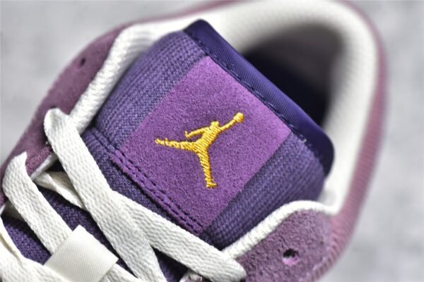 ⁦Nike AIR JORDAN 1 LOW INTERNATIONAL WOMEN'S DAY AMETHYST WAVE/CANYON PURPLE/OLIVE AURA DR8057-500⁩ – תמונה ⁦7⁩