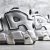 ⁦Nike AIR MORE UPTEMPO WHITE/WHITE/BLACK DO6718-100⁩ – תמונה ⁦4⁩