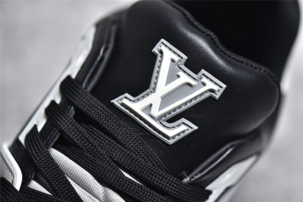 ⁦LOUIS VUITTON (LV) TRAINER 2021SS SNEAKERS BLACK/WHITE/SILVER⁩ – תמונה ⁦8⁩