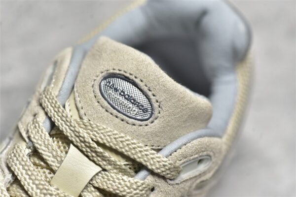 ⁦NB (NEW Balance) 2002 RUNNING SHOES BONE/LIGHT ALUMINUM ML2002RE⁩ – תמונה ⁦8⁩