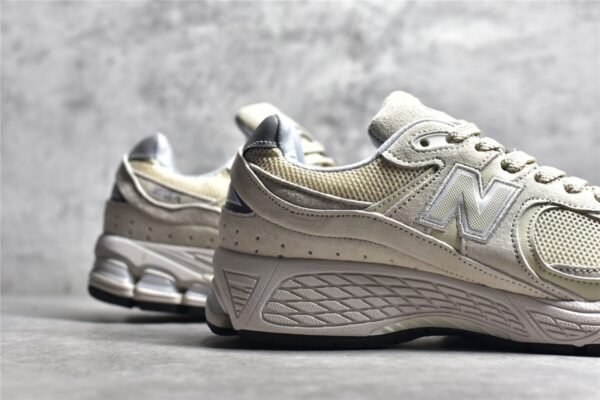 ⁦NB (NEW Balance) 2002 RUNNING SHOES BONE/LIGHT ALUMINUM ML2002RE⁩ – תמונה ⁦11⁩