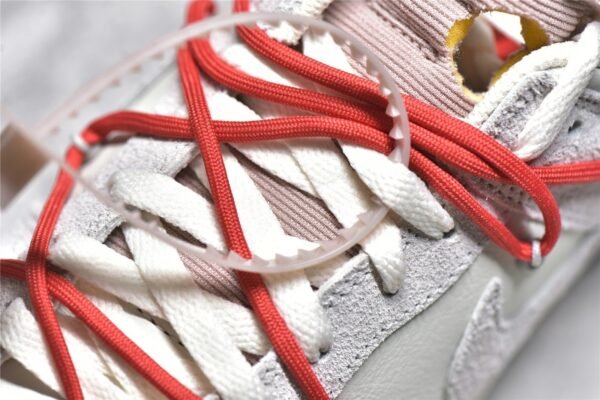 ⁦Nike OFF-WHITE X SB DUNK LOW LOT 33 OF 50 SAIL/NEUTRAL GREY/CHILE RED DJ0950-118⁩ – תמונה ⁦7⁩