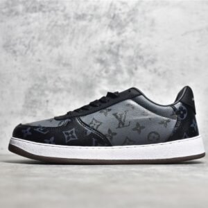 LOUIS VUITTON (LV) LOW RIVOLI SNEAKER BLACK/BLACK/WHITE