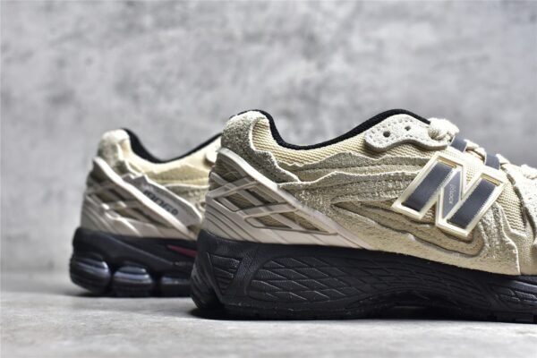 ⁦NB (NEW Balance) 1906D PROTECTION PACK RUNNING SHOES TURTLEDOVE/BLACK/BONE M1906DB⁩ – תמונה ⁦11⁩