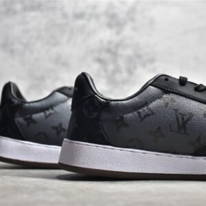 LOUIS VUITTON (LV) LOW RIVOLI SNEAKER BLACK/BLACK/WHITE