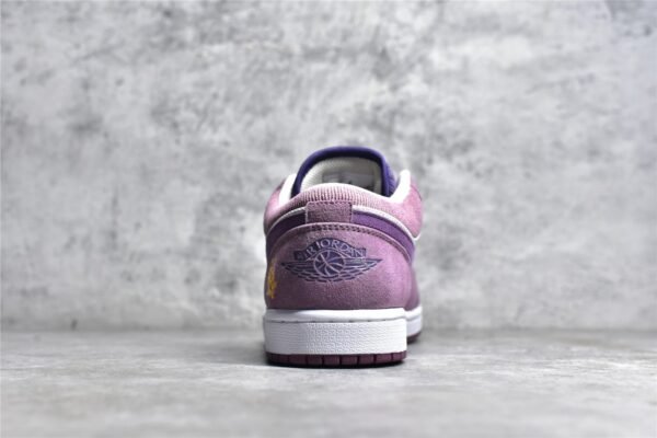 ⁦Nike AIR JORDAN 1 LOW INTERNATIONAL WOMEN'S DAY AMETHYST WAVE/CANYON PURPLE/OLIVE AURA DR8057-500⁩ – תמונה ⁦14⁩