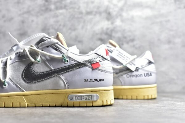 ⁦Nike OFF-WHITE X SB DUNK LOW LOT 01 OF 50 WHITE/METALLIC SILVER/BUTTER DM1602-127⁩ – תמונה ⁦4⁩