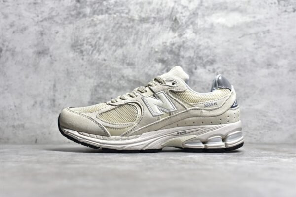 NB (NEW Balance) 2002 RUNNING SHOES BONE/LIGHT ALUMINUM ML2002RE
