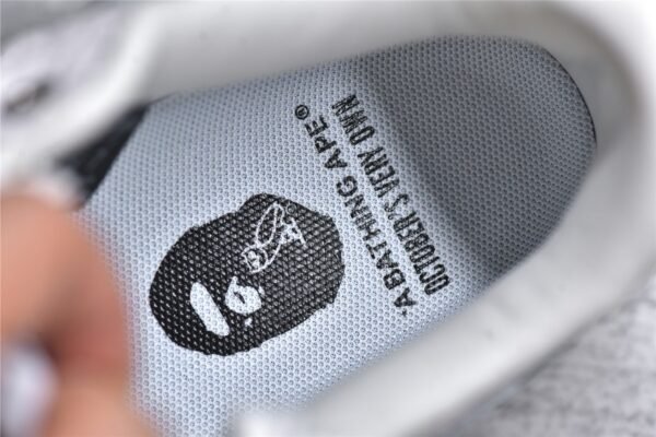 ⁦OVO X BAPE STA LOW SNEAKERS WHITE/WHITE/WHITE⁩ – תמונה ⁦6⁩