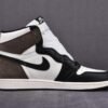 ⁦נייק אייר ג'ורדן 1 רטרו גבוה OG 'מוקה כהה' - Nike Air Jordan 1 Retro High OG 'Dark Mocha'⁩ – תמונה ⁦2⁩