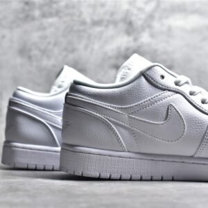 Nike AIR JORDAN 1 RETRO LOW WHITE/PURE PLATINUM-WHITE 553558-109
