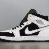 ⁦נייק אייר ג'ורדן 1 רטרו אמצע 'טוקסידו' - Nike Air Jordan 1 Mid Tuxedo’⁩ – תמונה ⁦7⁩