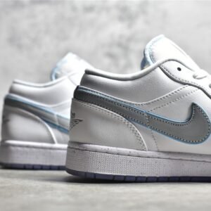 Nike AIR JORDAN 1 LOW SE DARE TO FLY WHITE/METALLIC SILVER/WHITE/UNIVERSITY BLUE FB1874-101