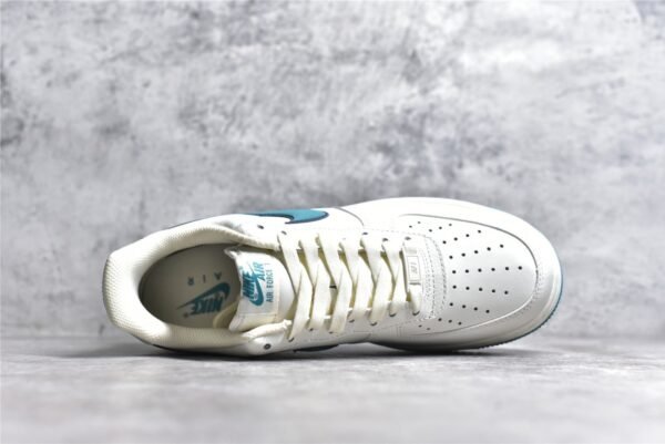 ⁦Nike AIR FORCE 1 LOW 07 BEIGE/GREEN/BEIGE KK1256-659⁩ – תמונה ⁦16⁩