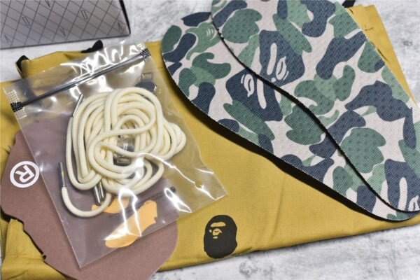 ⁦OVO X BAPE STA LOW SNEAKERS WHITE/WHITE/WHITE⁩ – תמונה ⁦2⁩