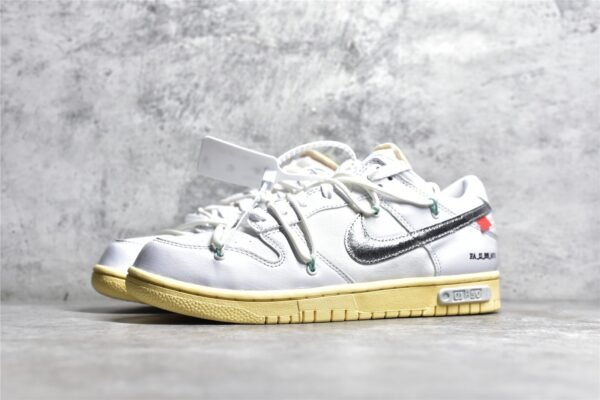 ⁦Nike OFF-WHITE X SB DUNK LOW LOT 01 OF 50 WHITE/METALLIC SILVER/BUTTER DM1602-127⁩ – תמונה ⁦9⁩