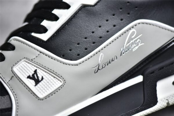 ⁦LOUIS VUITTON (LV) TRAINER 2021SS SNEAKERS BLACK/WHITE/SILVER⁩ – תמונה ⁦9⁩