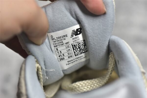 ⁦NB (NEW Balance) 2002 RUNNING SHOES BONE/LIGHT ALUMINUM ML2002RE⁩ – תמונה ⁦5⁩
