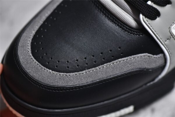 ⁦LOUIS VUITTON (LV) TRAINER 2021SS SNEAKERS BLACK/WHITE/SILVER⁩ – תמונה ⁦10⁩