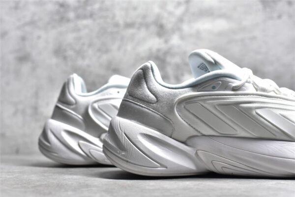 ⁦Adidas OZELIA SHOES CLOUD WHITE/CLOUD WHITE/CLOUD WHITE H03132⁩ – תמונה ⁦2⁩