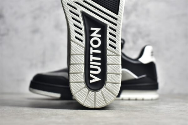 ⁦LOUIS VUITTON (LV) TRAINER 2021SS SNEAKERS BLACK/WHITE/SILVER⁩ – תמונה ⁦12⁩