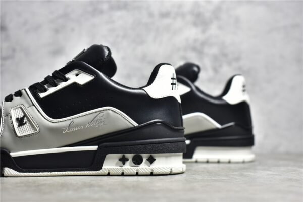 ⁦LOUIS VUITTON (LV) TRAINER 2021SS SNEAKERS BLACK/WHITE/SILVER⁩ – תמונה ⁦13⁩