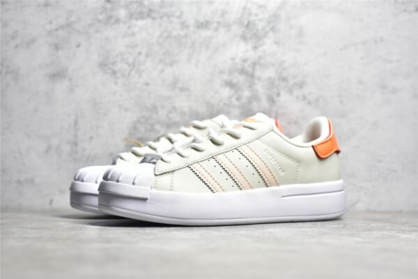 ⁦Adidas SUPERSTAR AYOON SHOES OFF WHITE/FOOTWEAR WHITE/BLISS ORANGE GW9588⁩ – תמונה ⁦18⁩