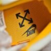 ⁦Nike AIR FORCE 1 LOW LEMONADE X OFF-WHITE UNIVERSITY GOLD/BLACK/METALLIC SILVER DD1876-700⁩ – תמונה ⁦4⁩