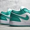 ⁦Nike AIR JORDAN 1 LOW WHITE/WHITE/NEW EMERALD DC0774-132⁩ – תמונה ⁦2⁩