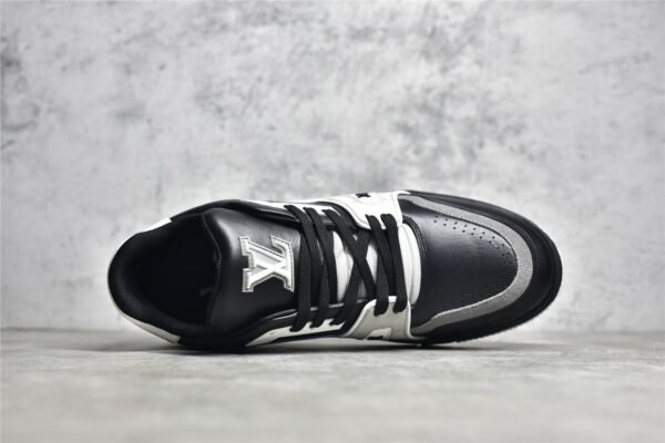 ⁦LOUIS VUITTON (LV) TRAINER 2021SS SNEAKERS BLACK/WHITE/SILVER⁩ – תמונה ⁦15⁩