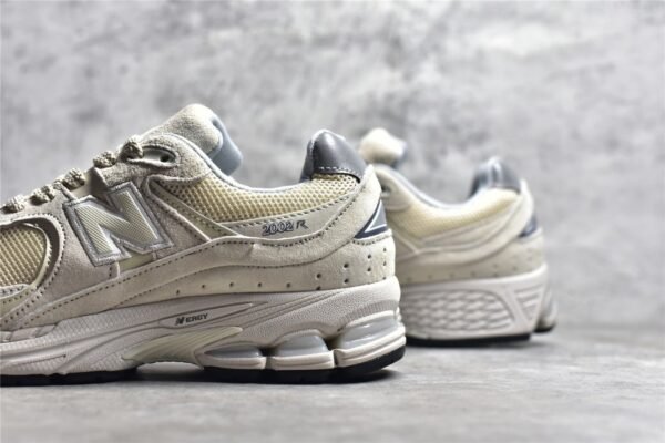 ⁦NB (NEW Balance) 2002 RUNNING SHOES BONE/LIGHT ALUMINUM ML2002RE⁩ – תמונה ⁦13⁩